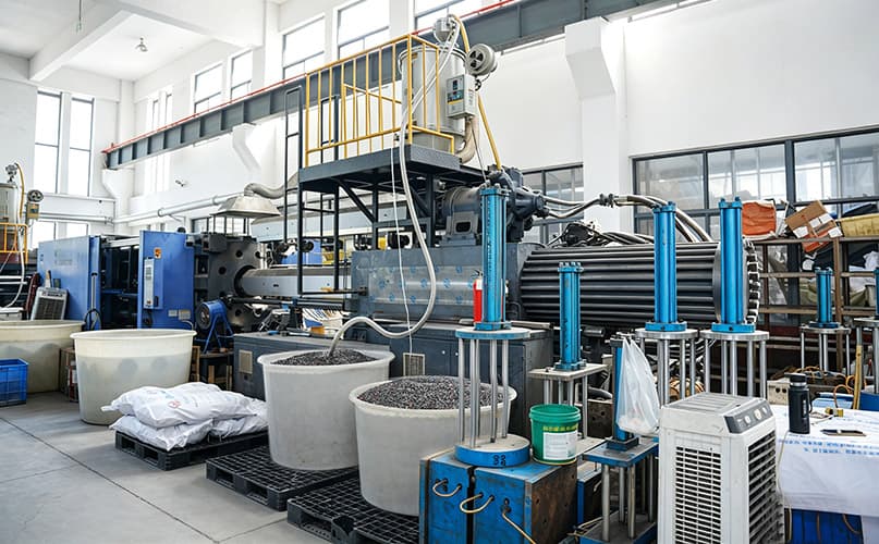 Zhuji Xinyihong Pipe Industry Co., Ltd.